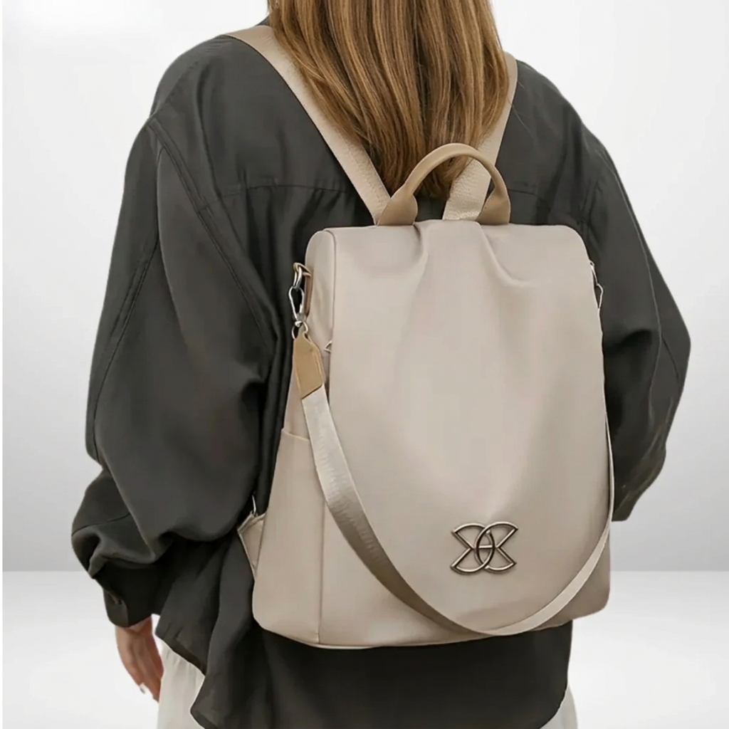 Elena beige tas gedragen door het nieuwe model